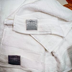 New 10 Piece White Plush Bath Towels